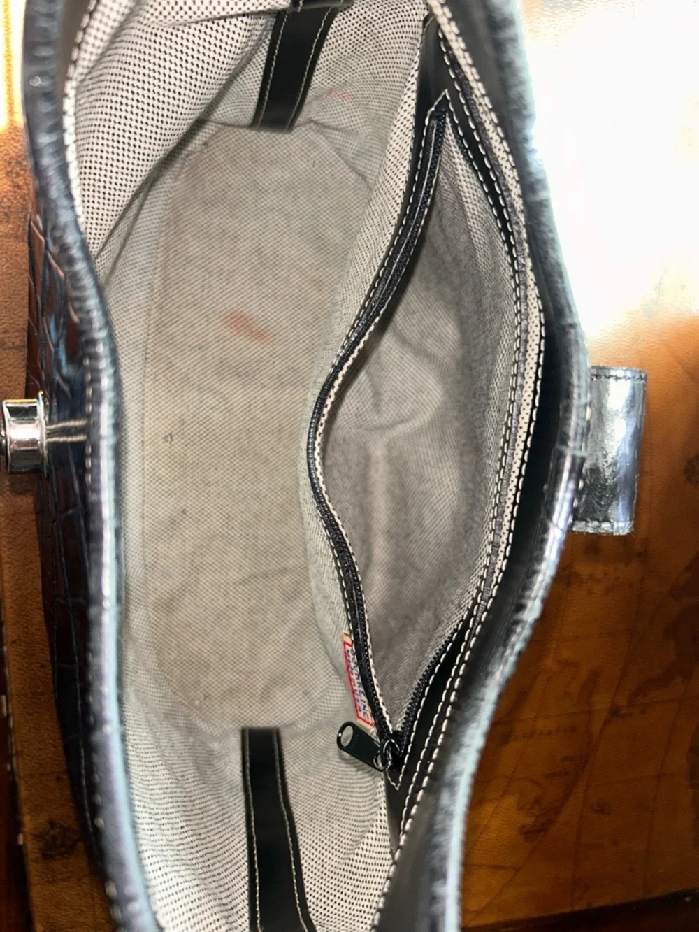 Dooney & Bourke Vintage HoBo
Shoulder Bag Black CrocEmbossed - Silver Turnlock - Picture 14 of 16